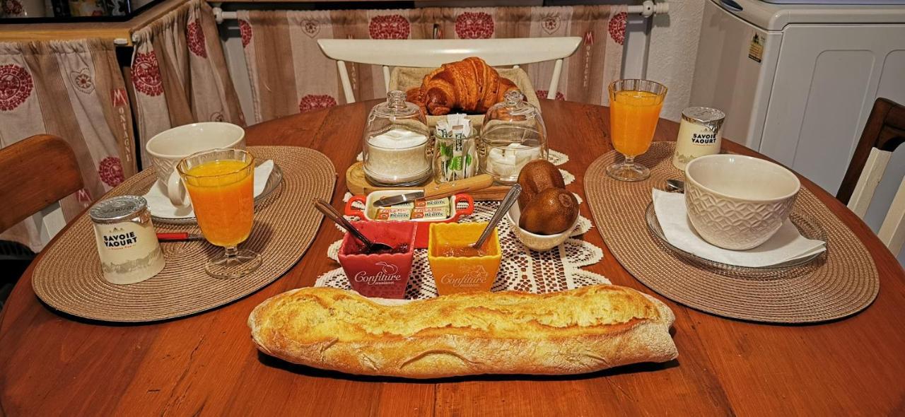 La Grange De Lina Apartment Grignon Екстериор снимка